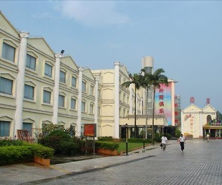 Grand Hotel Lakeside Huizhou  Exterior photo